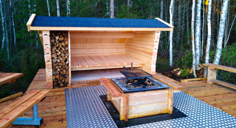 Vindskydd och grillplats Halmmyran.