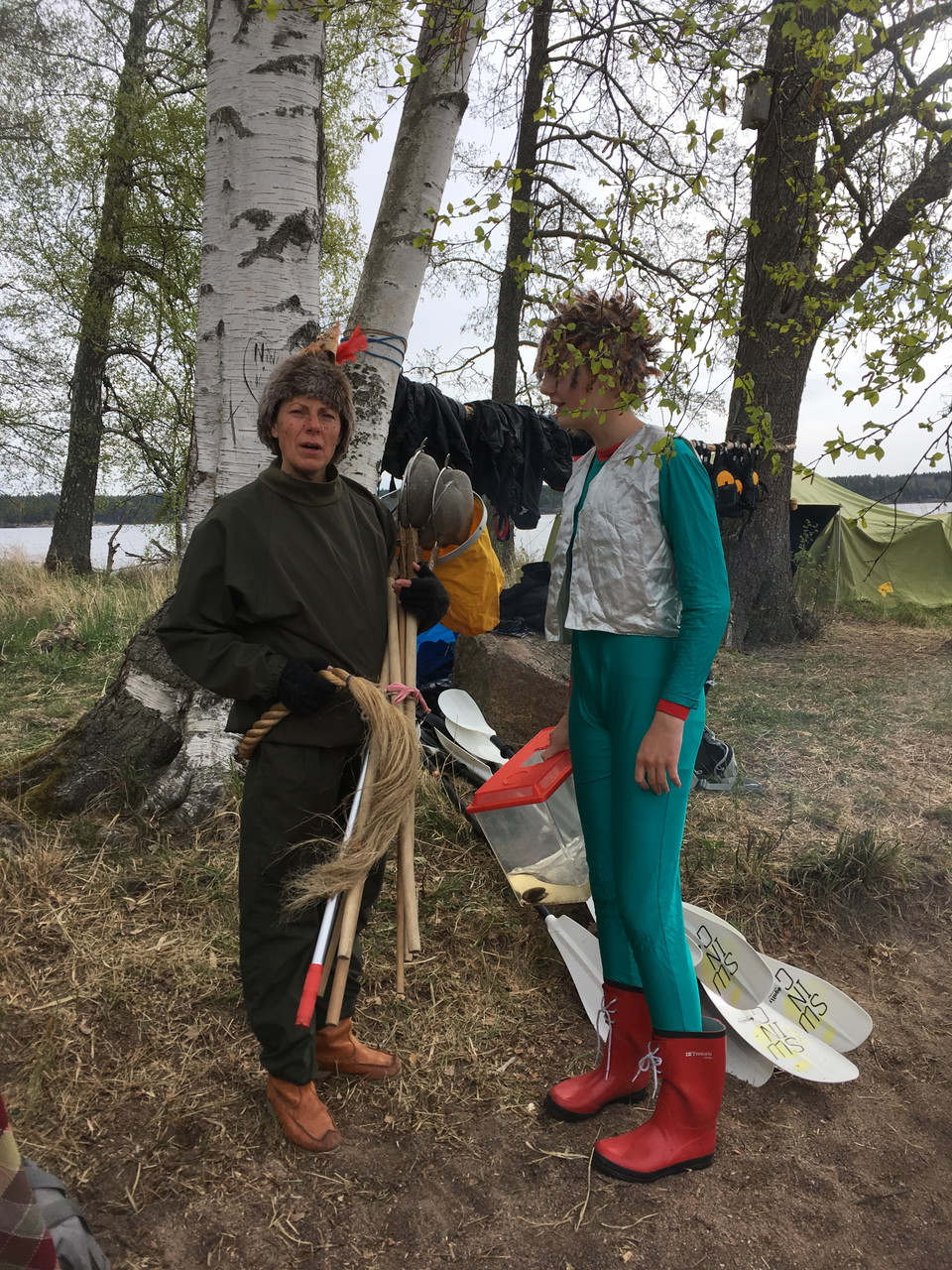 Skogsmulle och Laxe har kollat stigen - foto: Kersti Beck Larsson