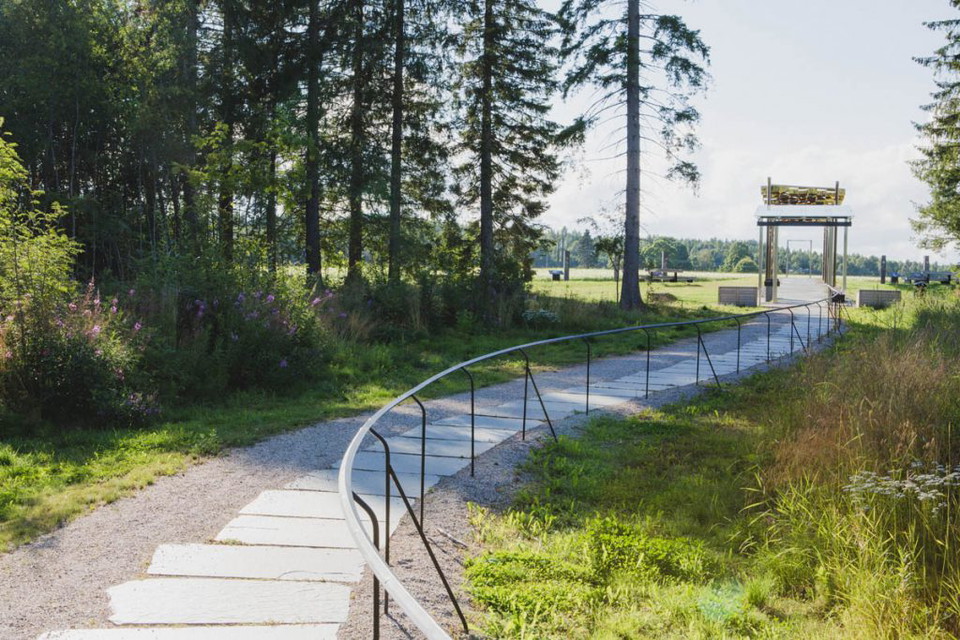 Entrén till Nolby högar och arkeologstigen