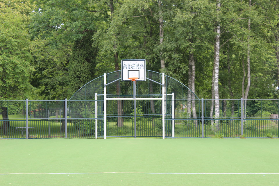 Mål och basketkorgar