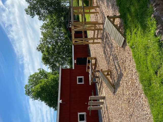 Fem stationer vid utegym gjord i trä vid Sya skidstuga