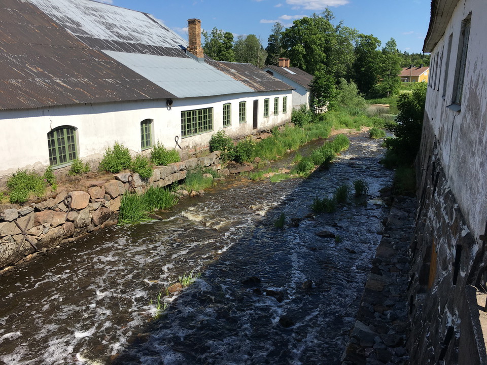 Fors genom Strömsbergs bruk