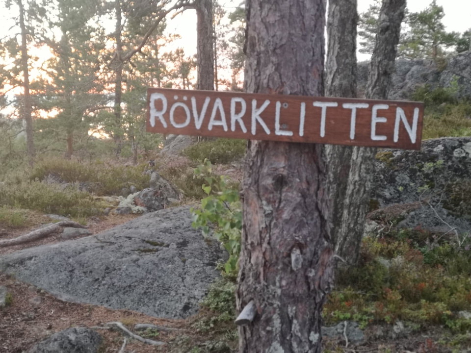 Rövarklitten är en gammal fornborg