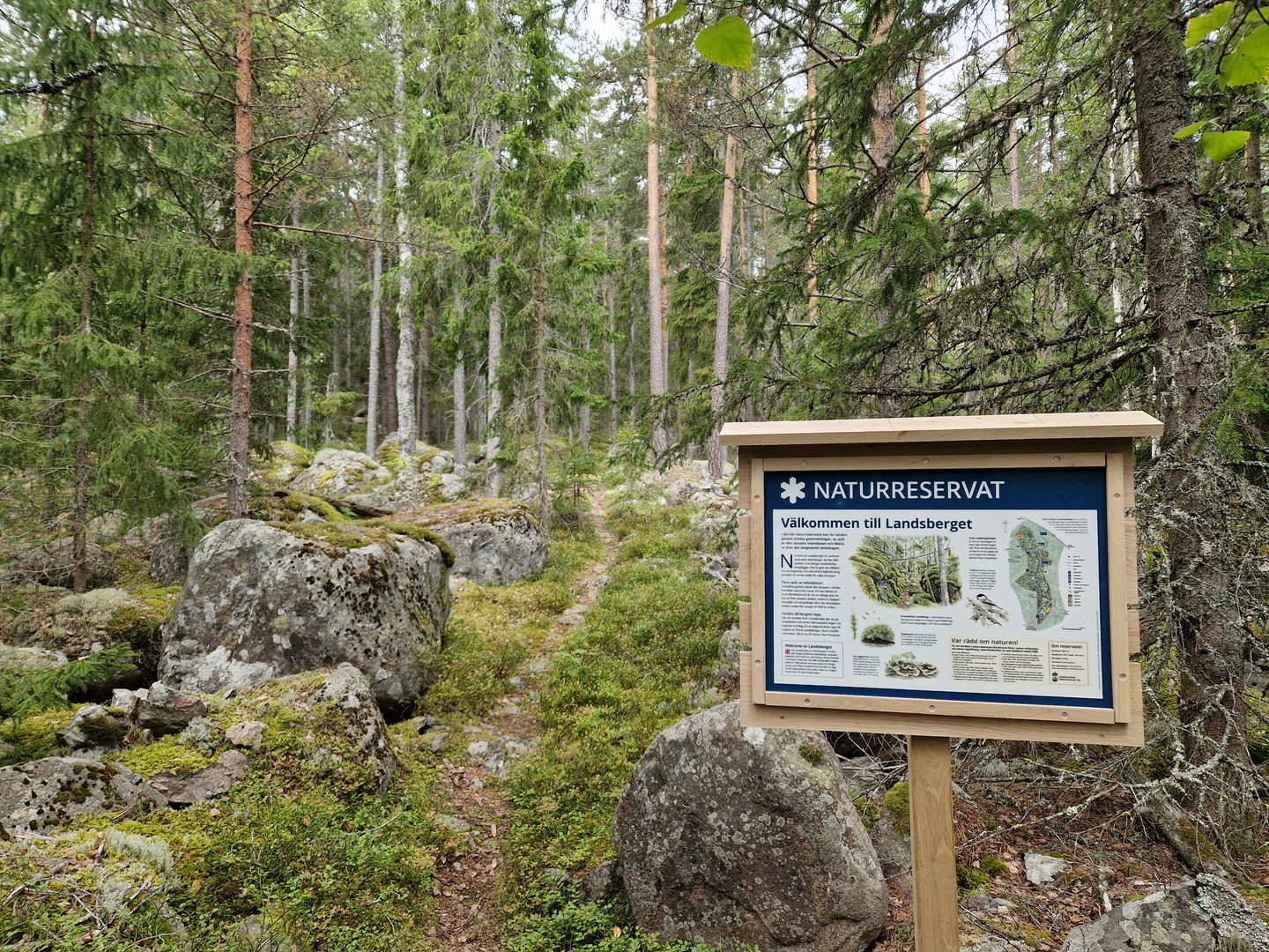 Informationsskylt om naturreservatet.