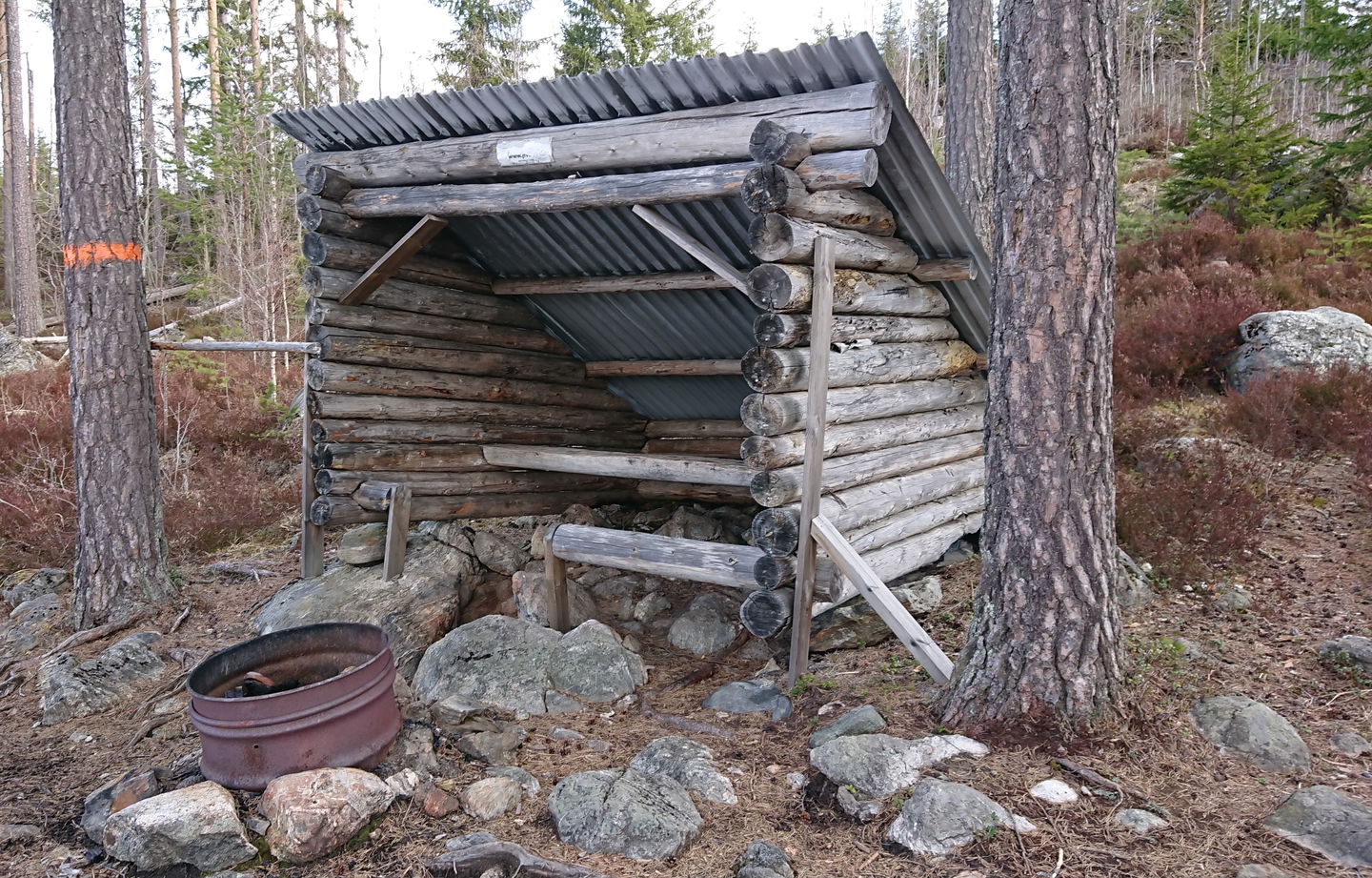 Stor-Abborrtjärn mellan.