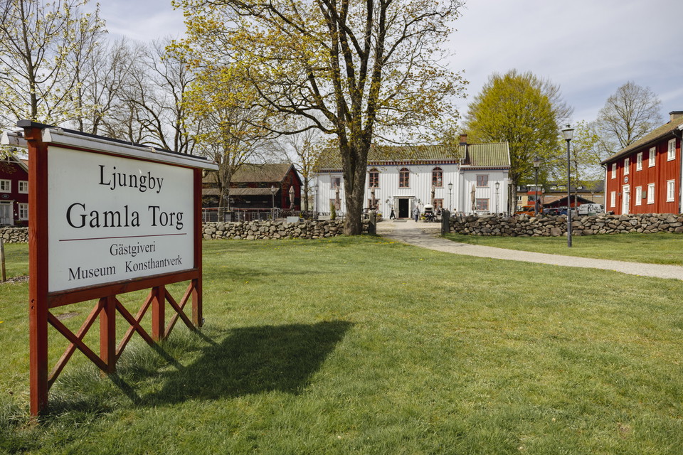 Njut av maten på Gästgivaregården, besök Ljungby museum eller ta en paus vid sköna Ljungby gamla torg