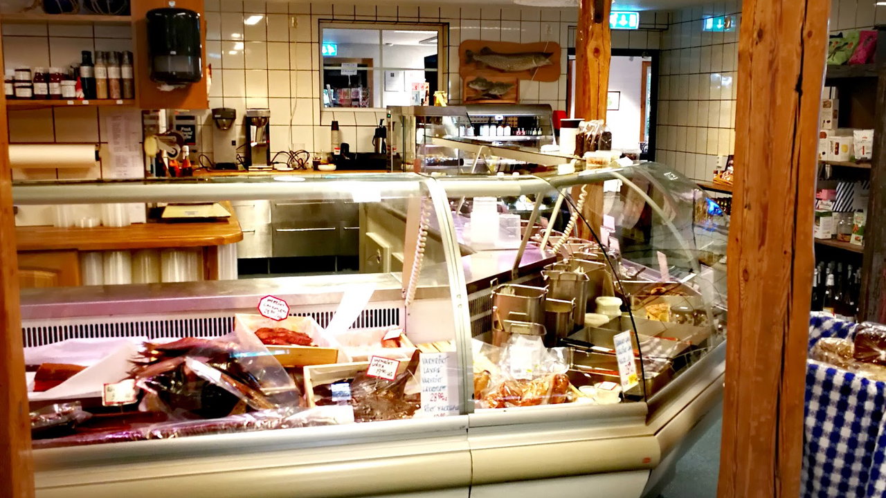 Björks Ringsjön Fiskbutik & Rökeri Höör — Rönne å och Ringsjön