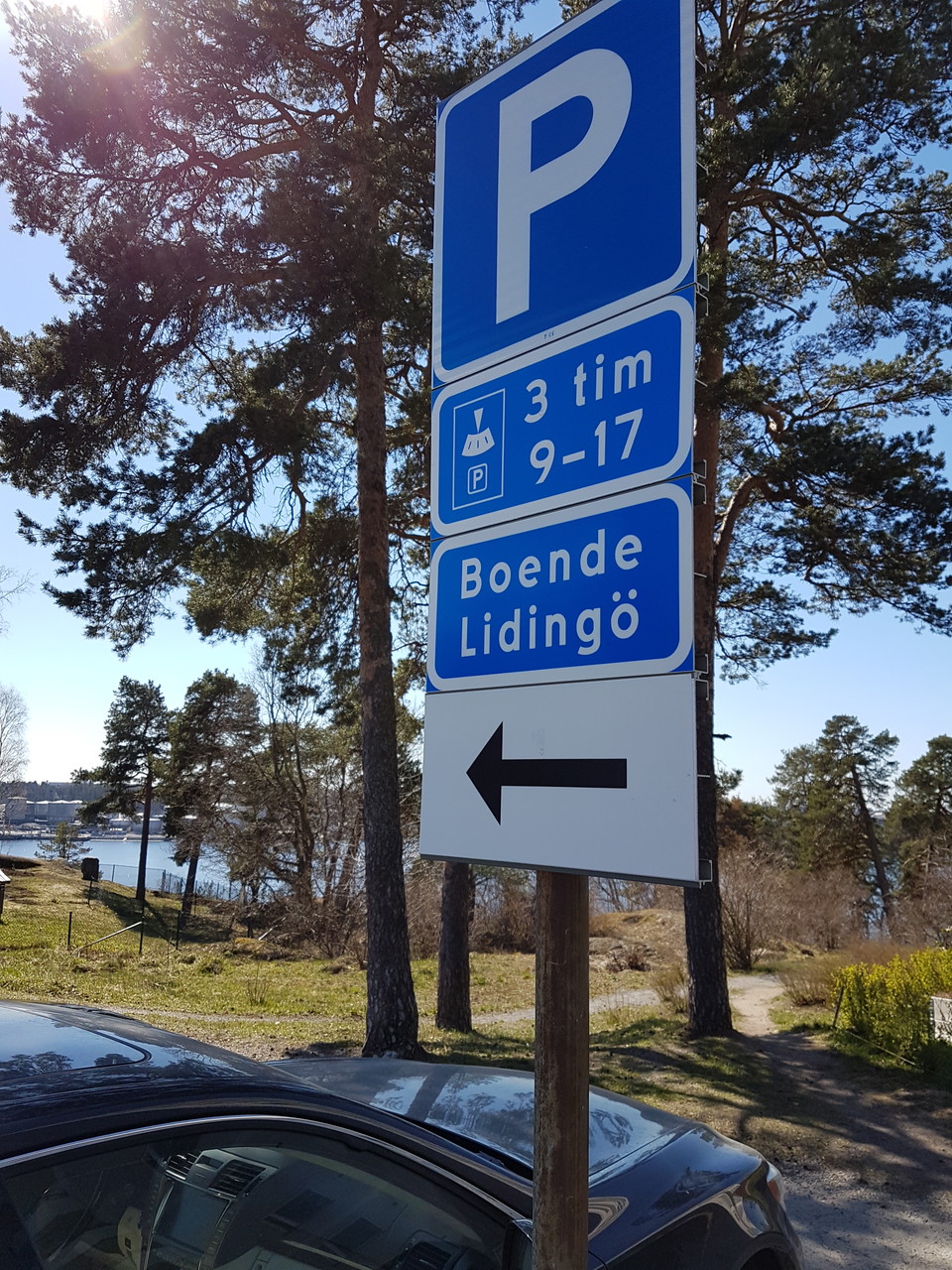 Parkeringsbestämmelser Bodalsvägens parkering. Foto Lidingö stad.