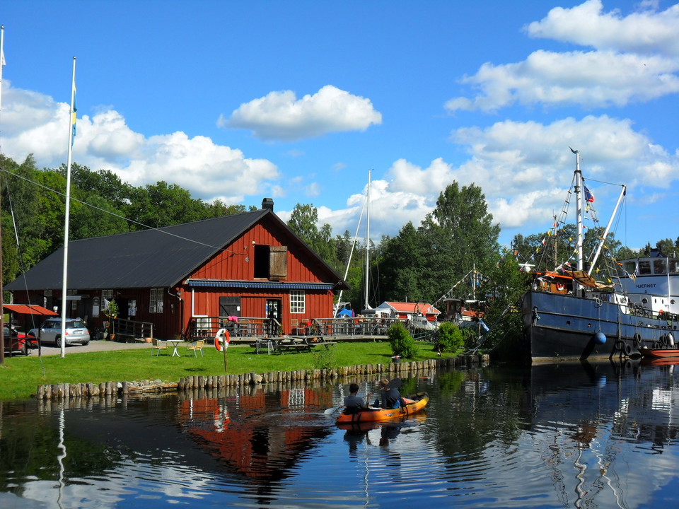 Hjälmare docka, Hjälmaredkanal