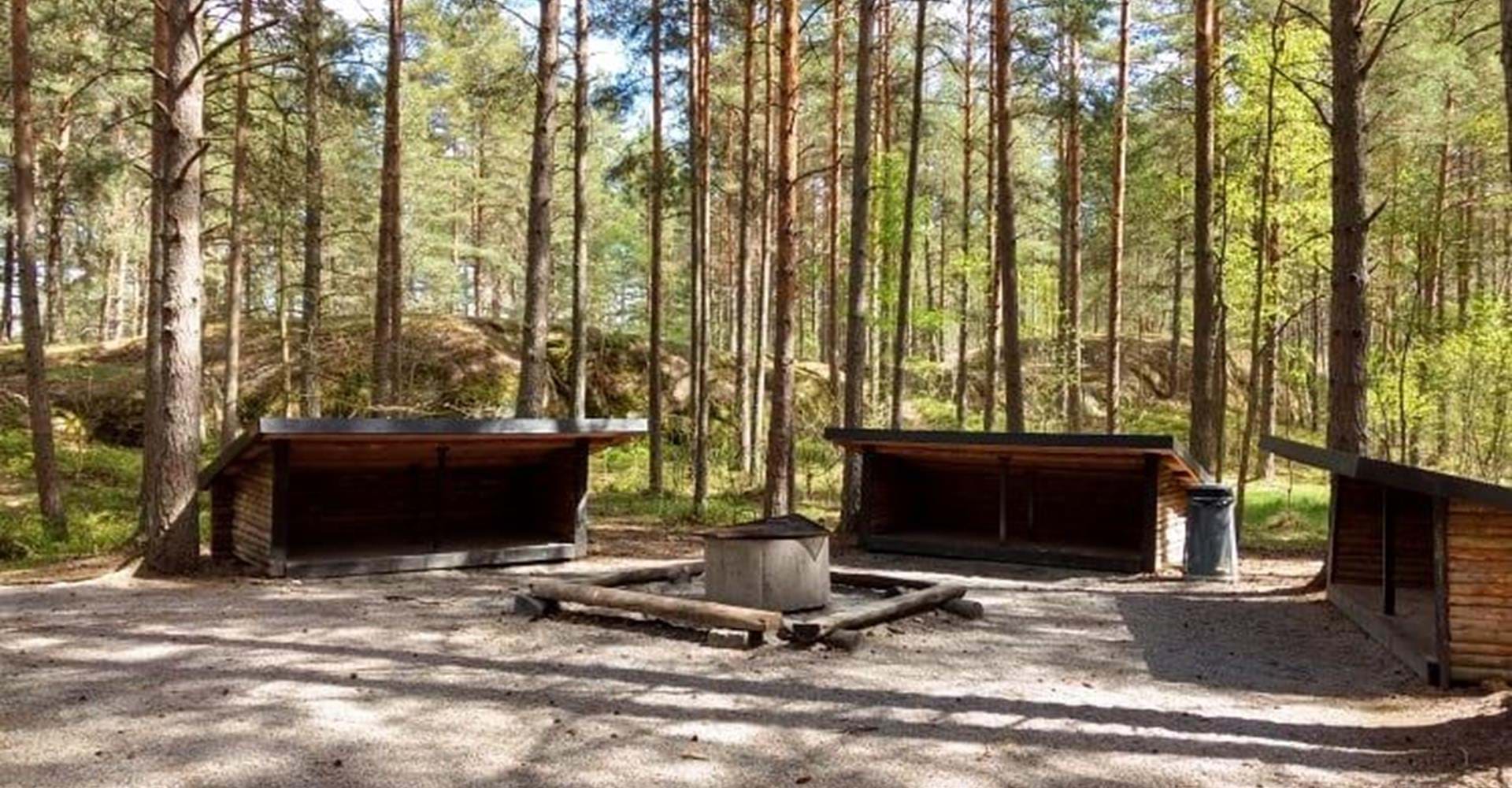 Flera vindskydd i Albogaskogen
Etapp: Stinsen-Hälla
Söderköping