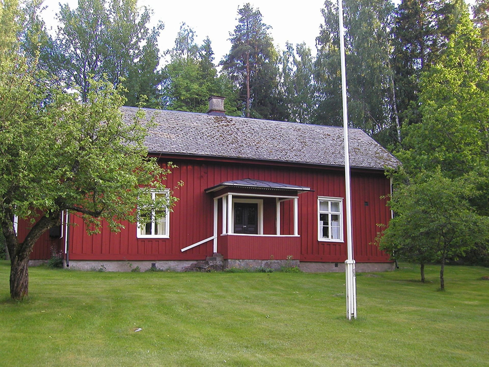 Old pavilion, school house and soldiers home in Ölme