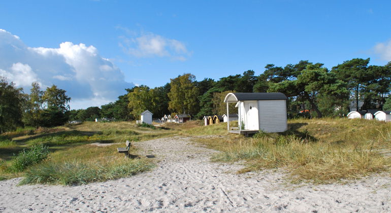 Traditionella badhytter i Ljunghusens strandbad.