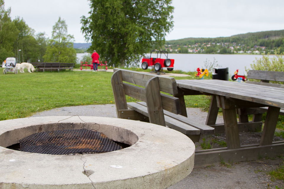 Tillgängliggjord grillplats med bänkbord