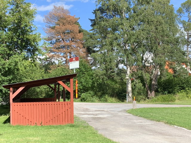 Rösaringsåsen - busshållplats Låssa kyrka