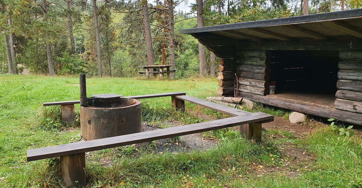 Vindskydd, grill- och rastplats vid Brantefall.
Etapp: Österbymo-Västra Lägern.
Ydre