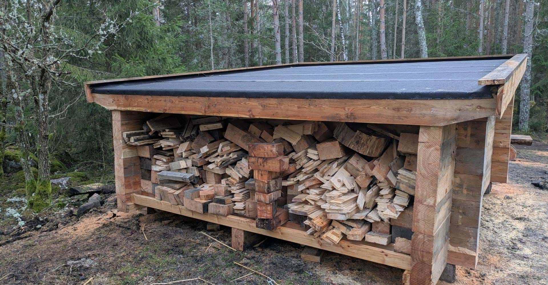 Vindskydd Ullstämmaskogen
Etapp:Vidingsjö-Bjärka Säby och Rundslinga Ekängsdalen
Linköping

Uppfört jan 2025 med investeringsmedel via Europeiska jordbruksfonden för landsbygdsutveckling.
