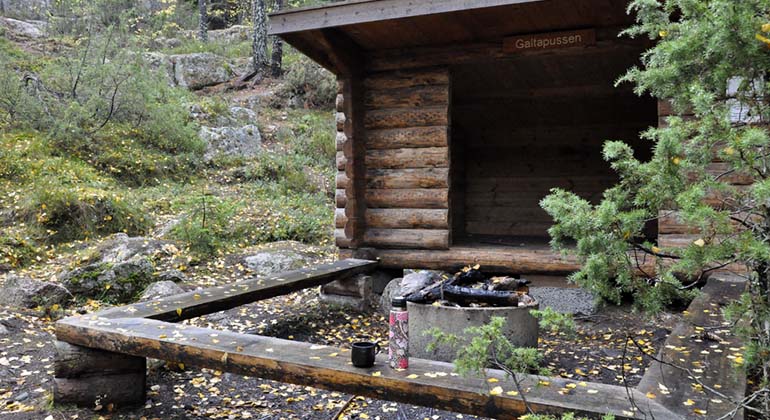 Vindskydd och grillplats vid Galtapussen, Skärmarbodabergen.
