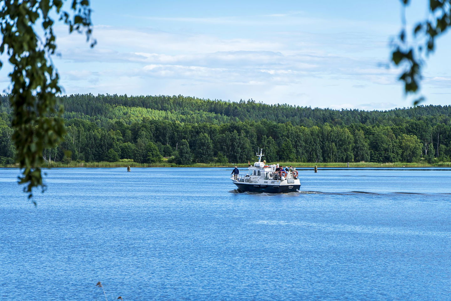 bild på båtbussen på väg mot Borgvik