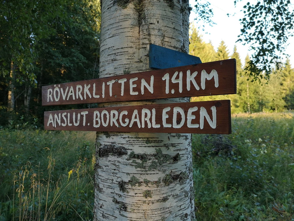 Vandringsleden börjar i Hallbo