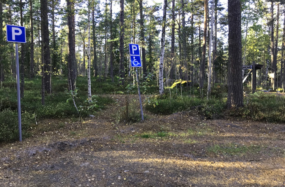 Parkeringsplats vid ett friluftsområde