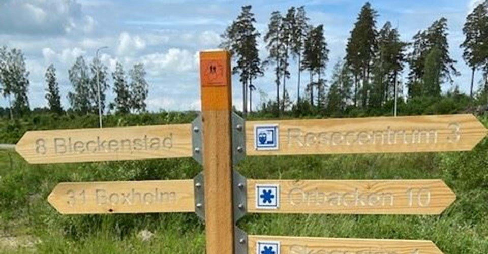 Vägvisare nära startplats Lundbyvallen.
Etapp: Bleckenstad - Lundbyvallen, Lundbyvallen - Skogsjön.
Mjölby