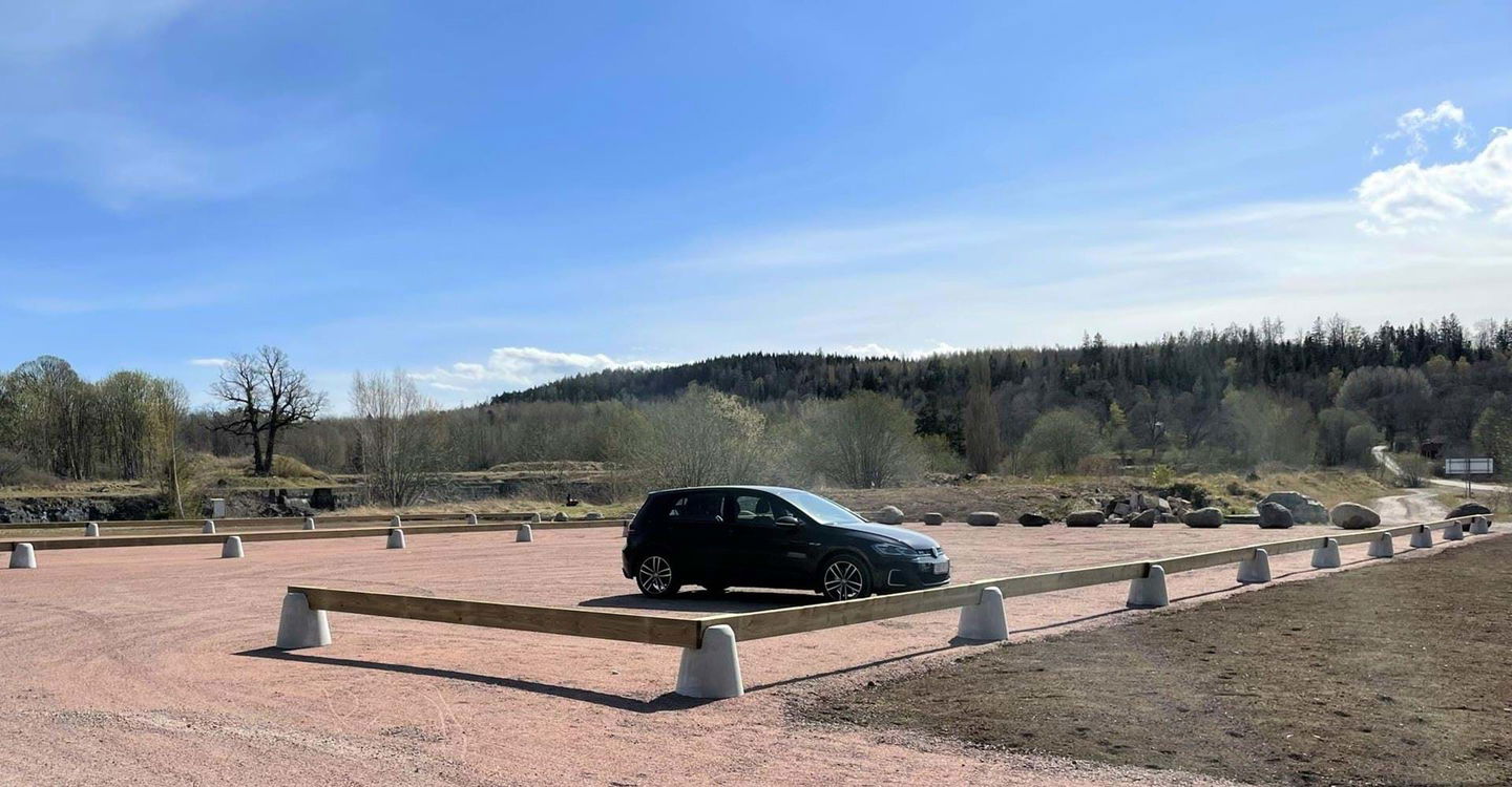 Parkering Borghamn nära Strandstigen.
Vadstena