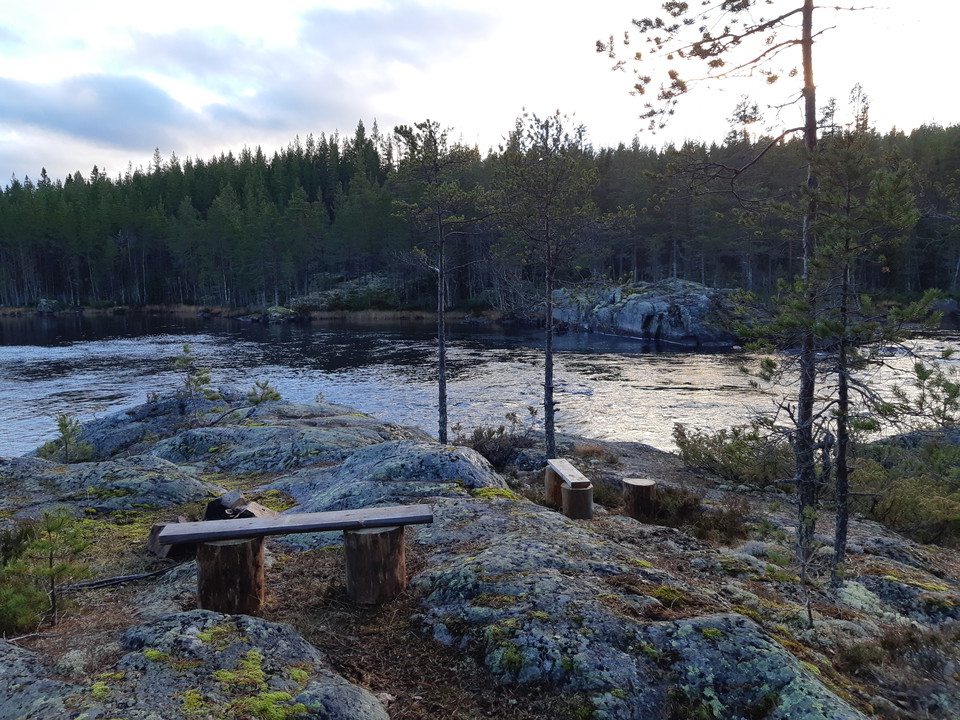 Enkel fikaplats i vacker miljö.
