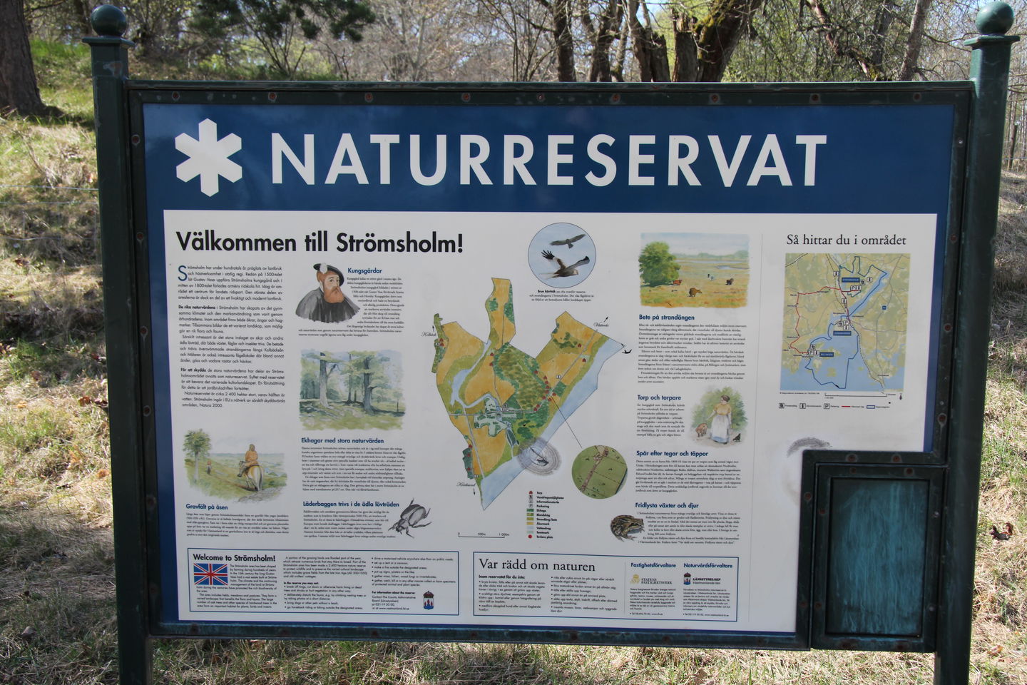 Informationstavla över naturreservatet.