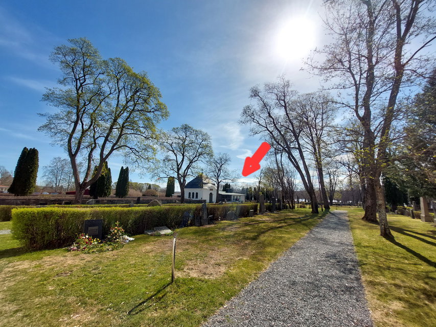 Vy mot kapellet, pil visar dricksvatten