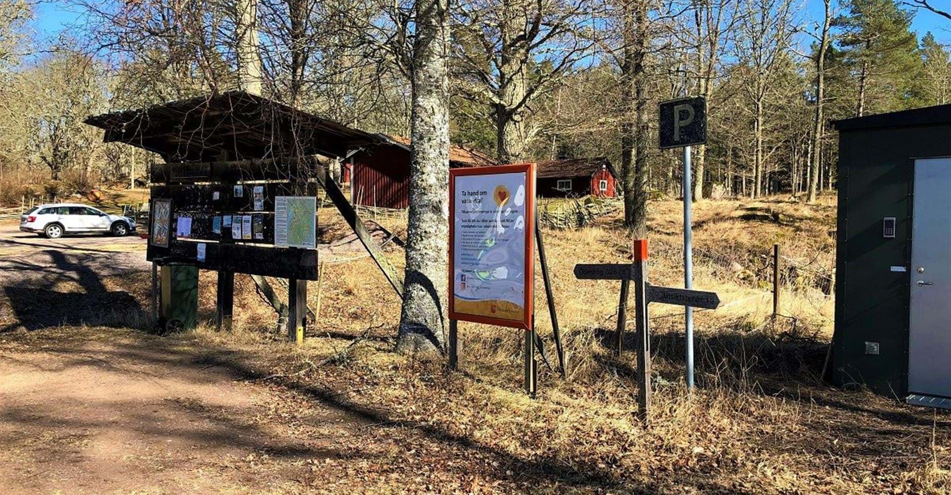 Parkering och infotavla i Trehörna. 
Etapp: Ödeshög-Trehörna, Boxholm-Trehörna. 
Ödeshög