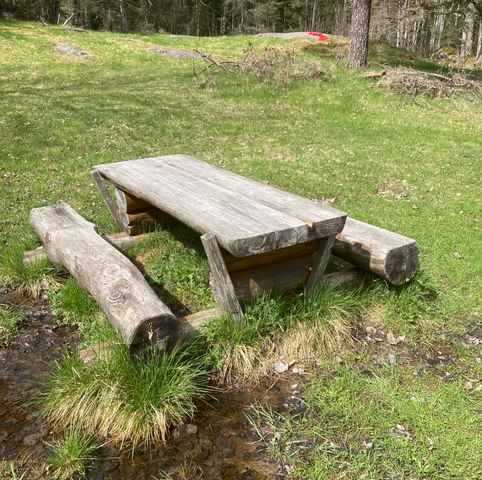 Rastplats intill Dammsjöslingan och Erstaviksbadet Tattby