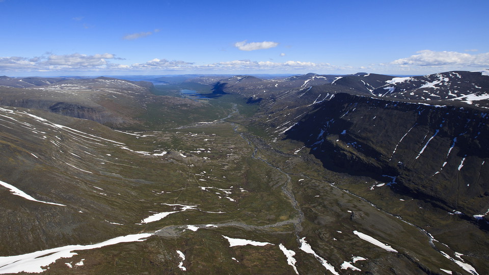 Láddjuvággi österut mot Nikkaluokta.
