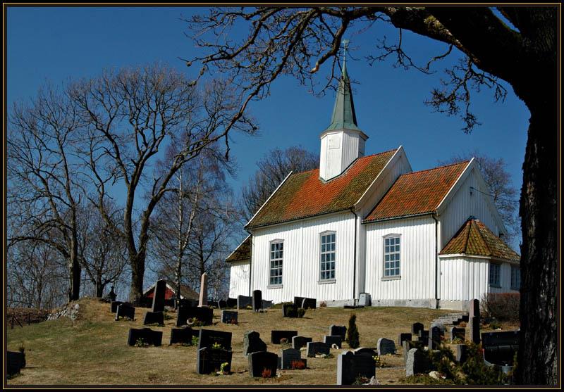 liten hvit kirke
