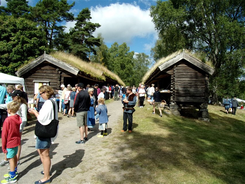 Foto från den årliga mycket populära marknaden vid de gamla bodarna i Nysäter