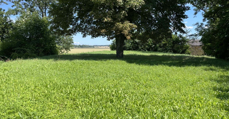 Askahögen, plattform för hallbyggnad från vendeltid.
Söder om etapp Vadstena-Motala
Vadstena kn
