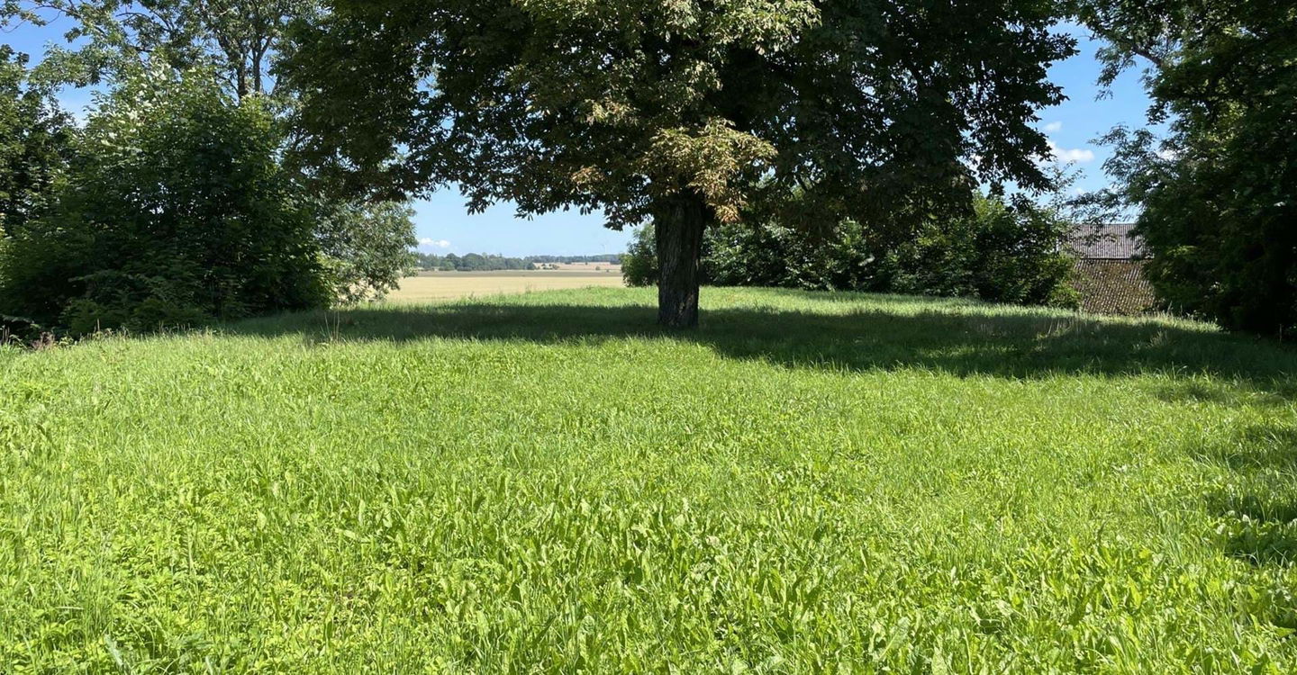 Askahögen, plattform för hallbyggnad från vendeltid.
Söder om etapp Vadstena-Motala
Vadstena kn
