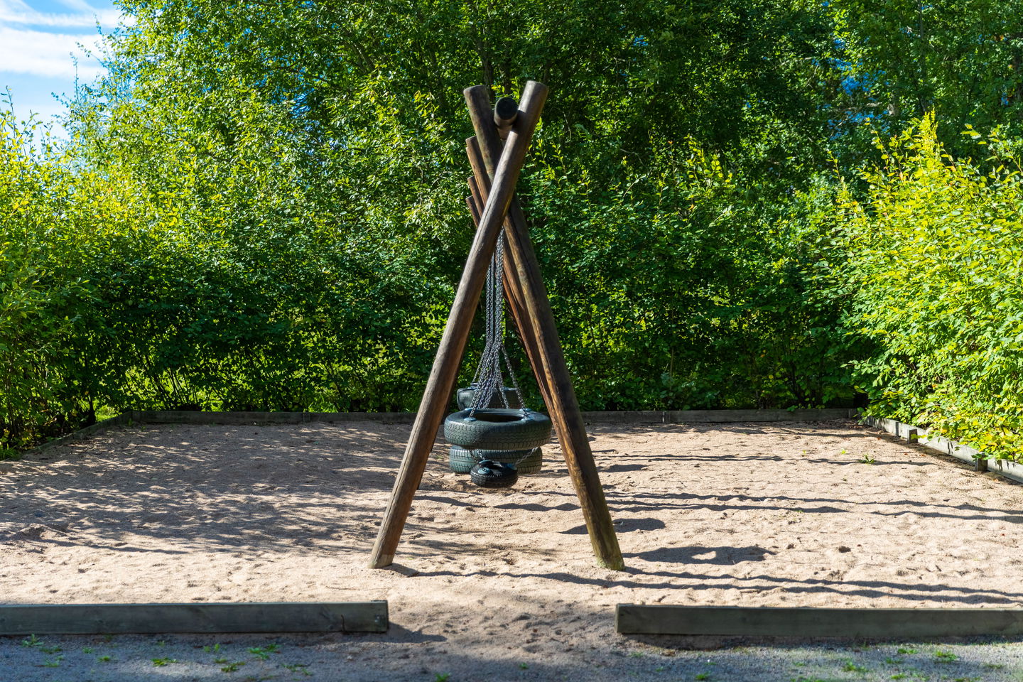 En gungställning fotograferad från sidan.