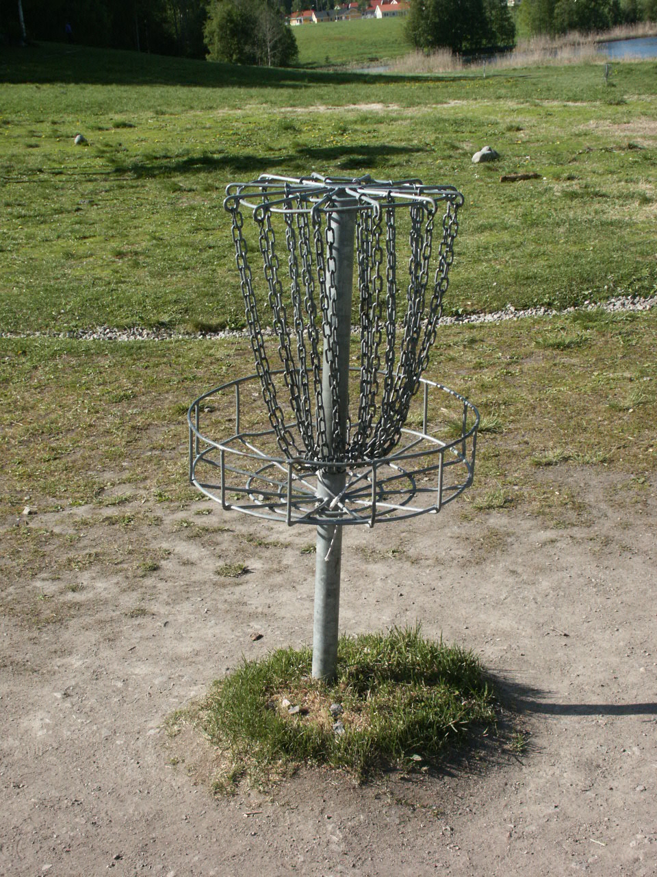En av korgarna på frisbeegolfbanan