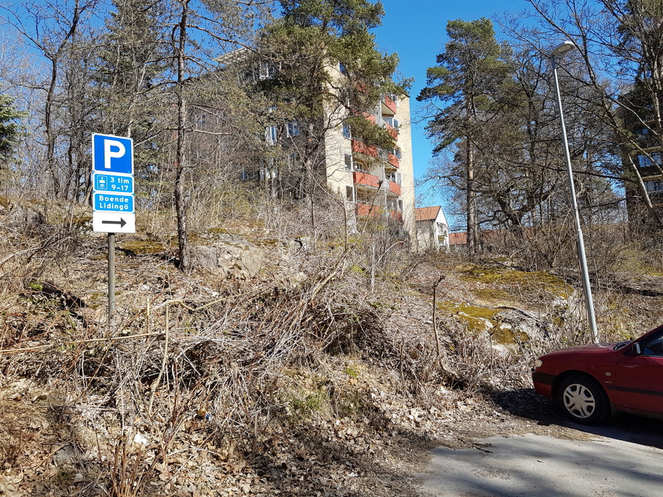 Parkeringsbestämmelser vid Baggeby skola. Foto Lidingö stad.