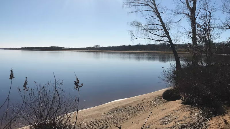 Idyllisk stuga med egen sandstrand