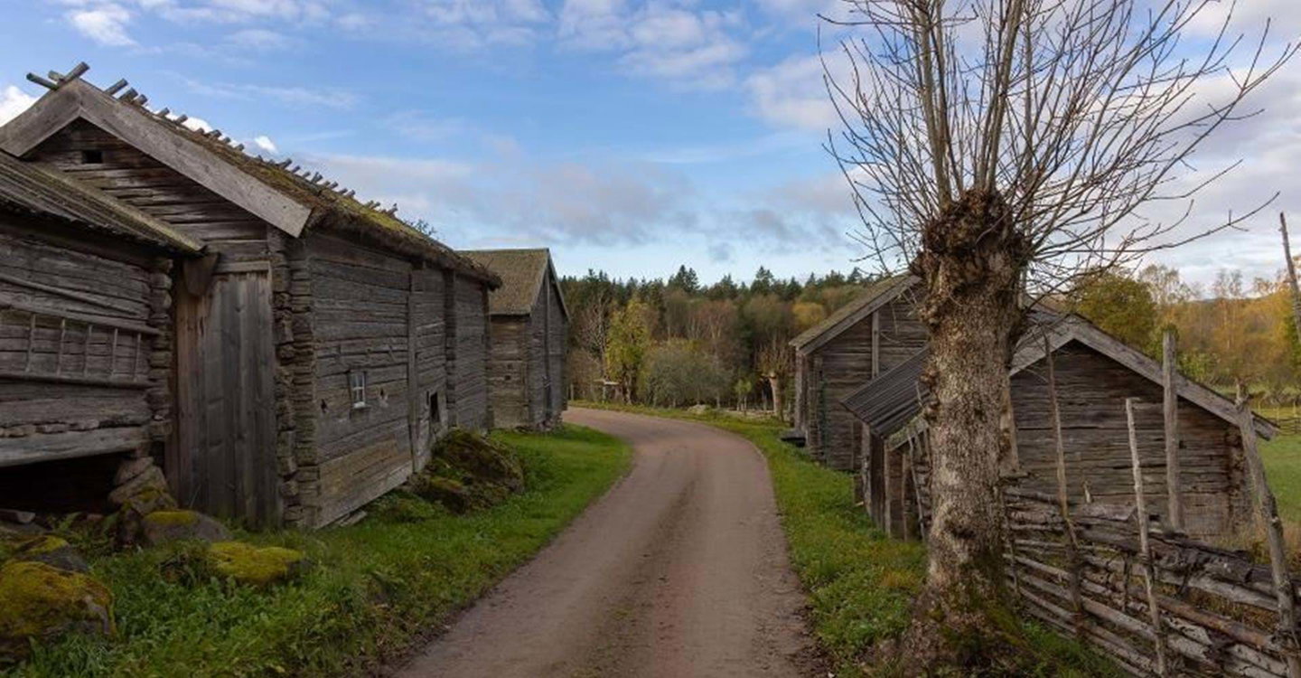 Smedstorp dubbelgård är ett kulturreservat och byggnadsminne.
Etapper: Smedstorp - Norra Vi, Smedstorp - Pinnarp och Malexander - Smedstorp.
Ydre.