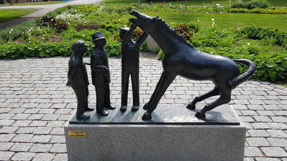 Hästskojare av Sven Lundqvist i Lidingö Centrum. Foto Lidingö stad