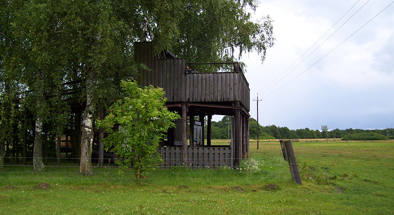 Det kombinerade fågeltornet och utemuséet.