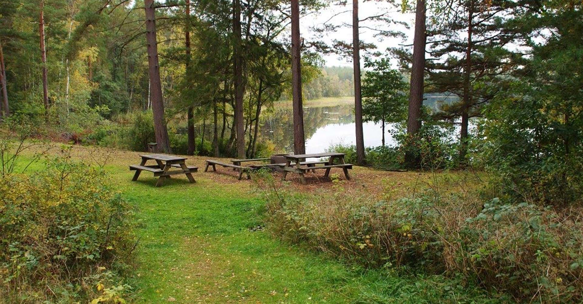 Stocksjön, vindskydd och grillplats.
Etapp: Blåvik - Sundsudden
Boxholm