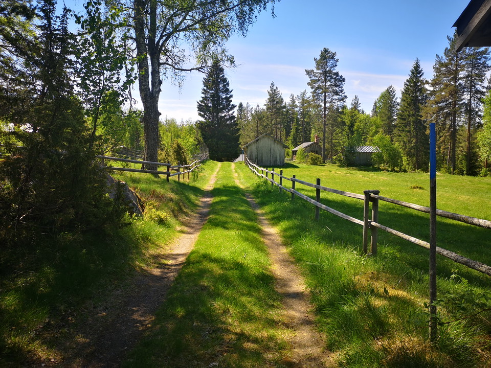 Råbergsvallen, vallgatan