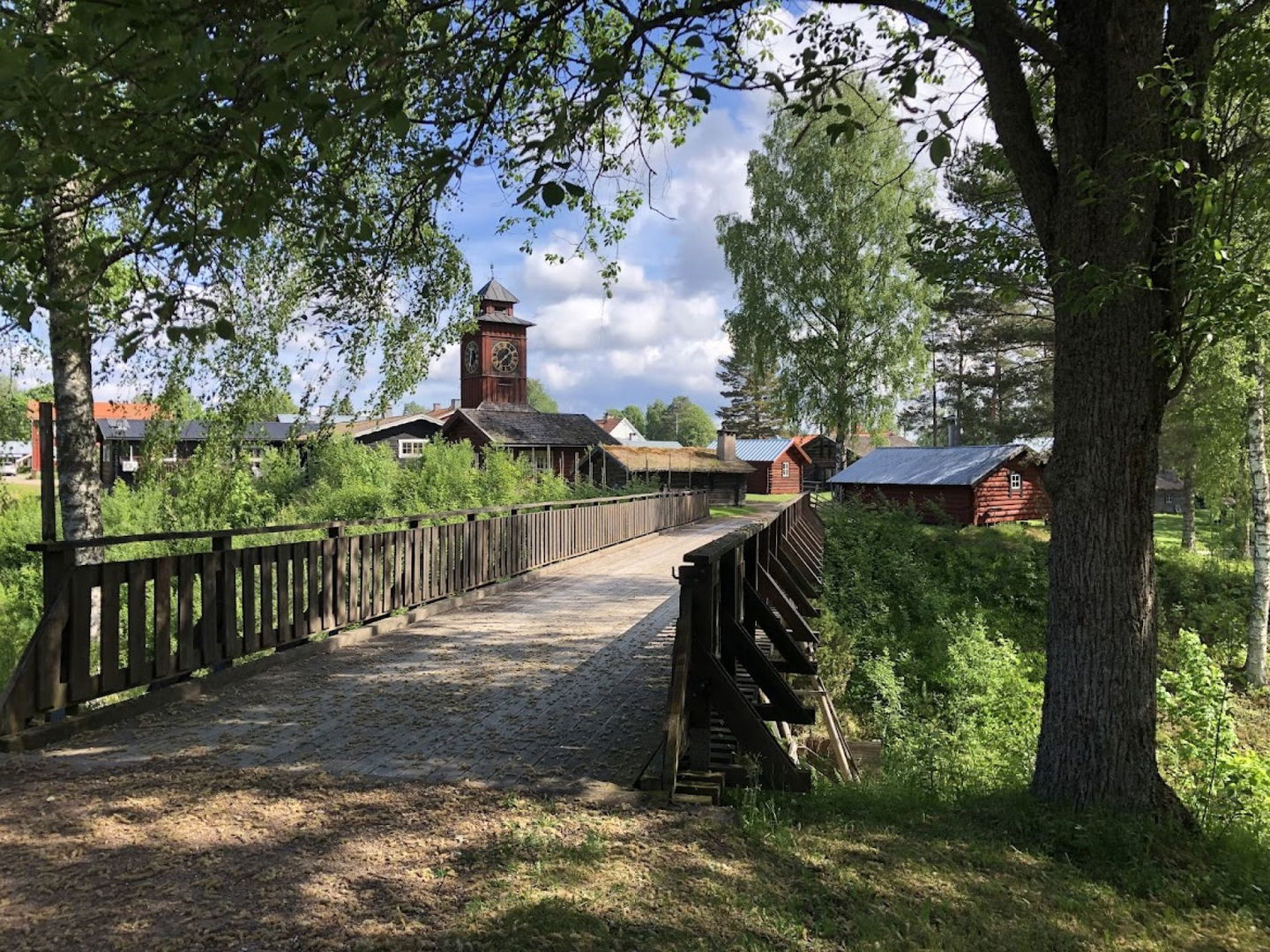 Bron över mot Ekshärads hembygdsgård
