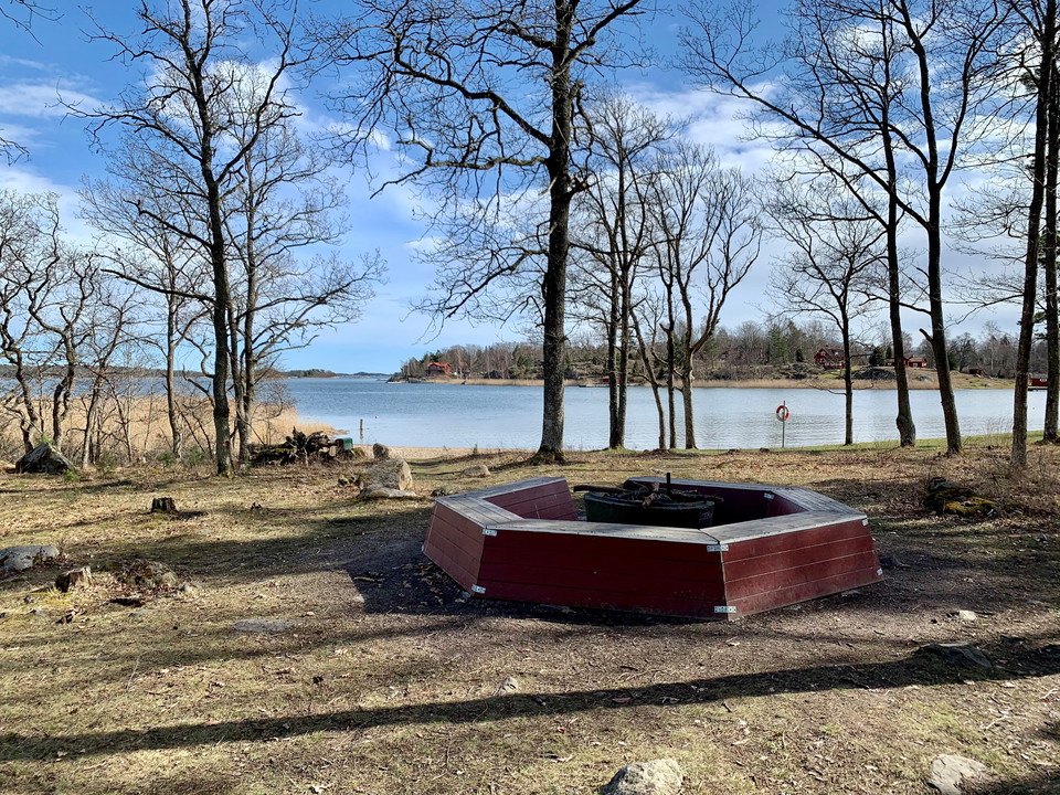 Grillplats med vy ut över vattnet