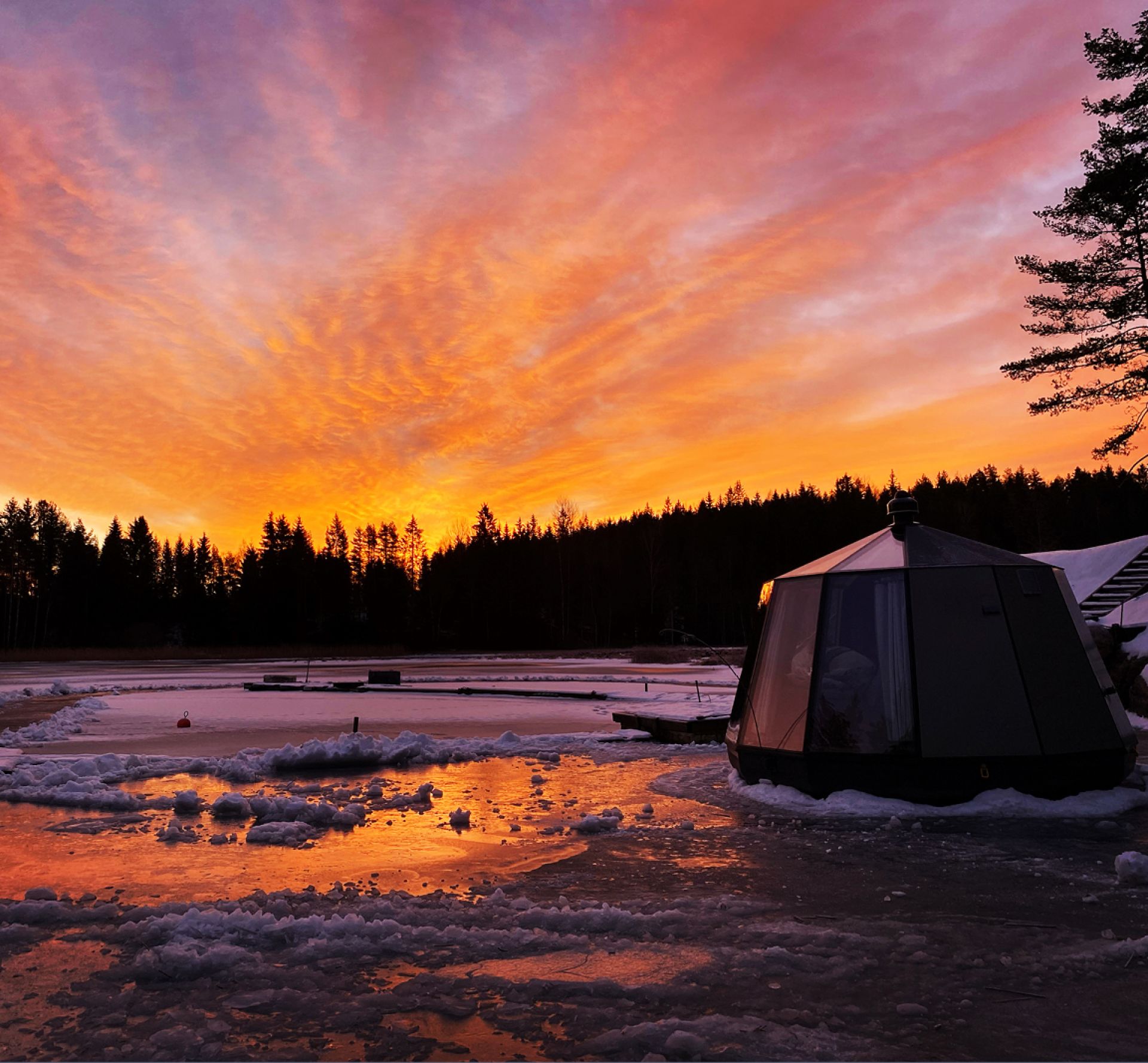 Yggdrasil Igloo Water Huts