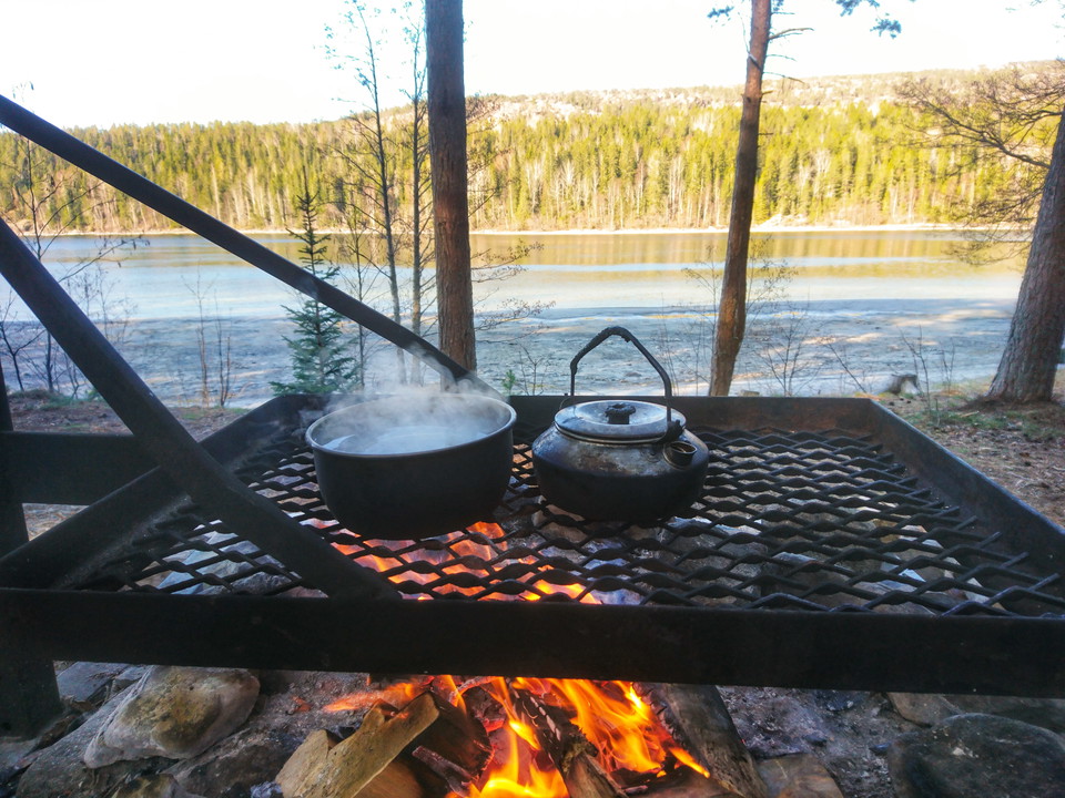 Eldstaden framför stugan. Foto: Johanna Öhrling