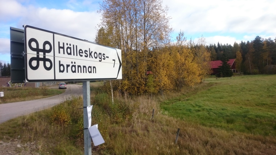 Vägskylt som visar vägen till naturreservatet.